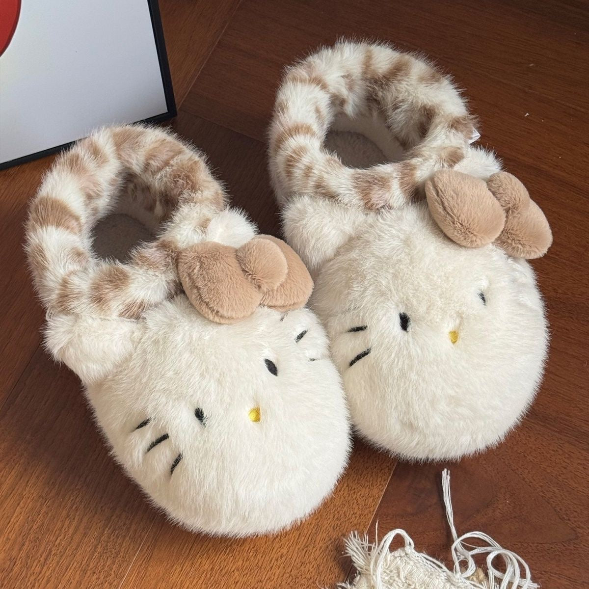 HK closed-toe slippers for warmth