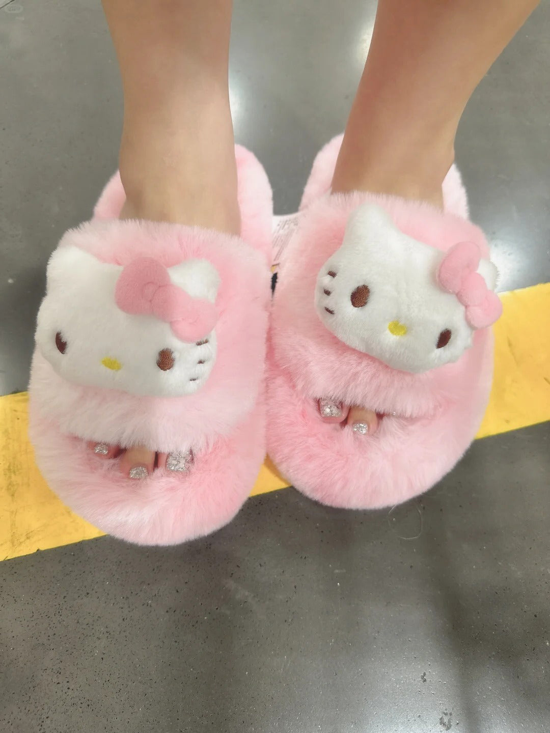 Hello Kitty Plush Fluffy Slippers Ladies home slippers