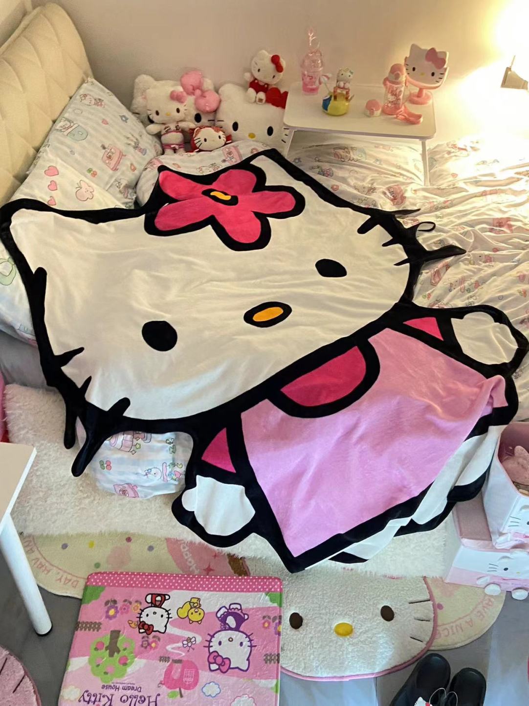 Hello kitty Shape Blanket Cute Blanket Lightweight Super Soft Cozy for Bed