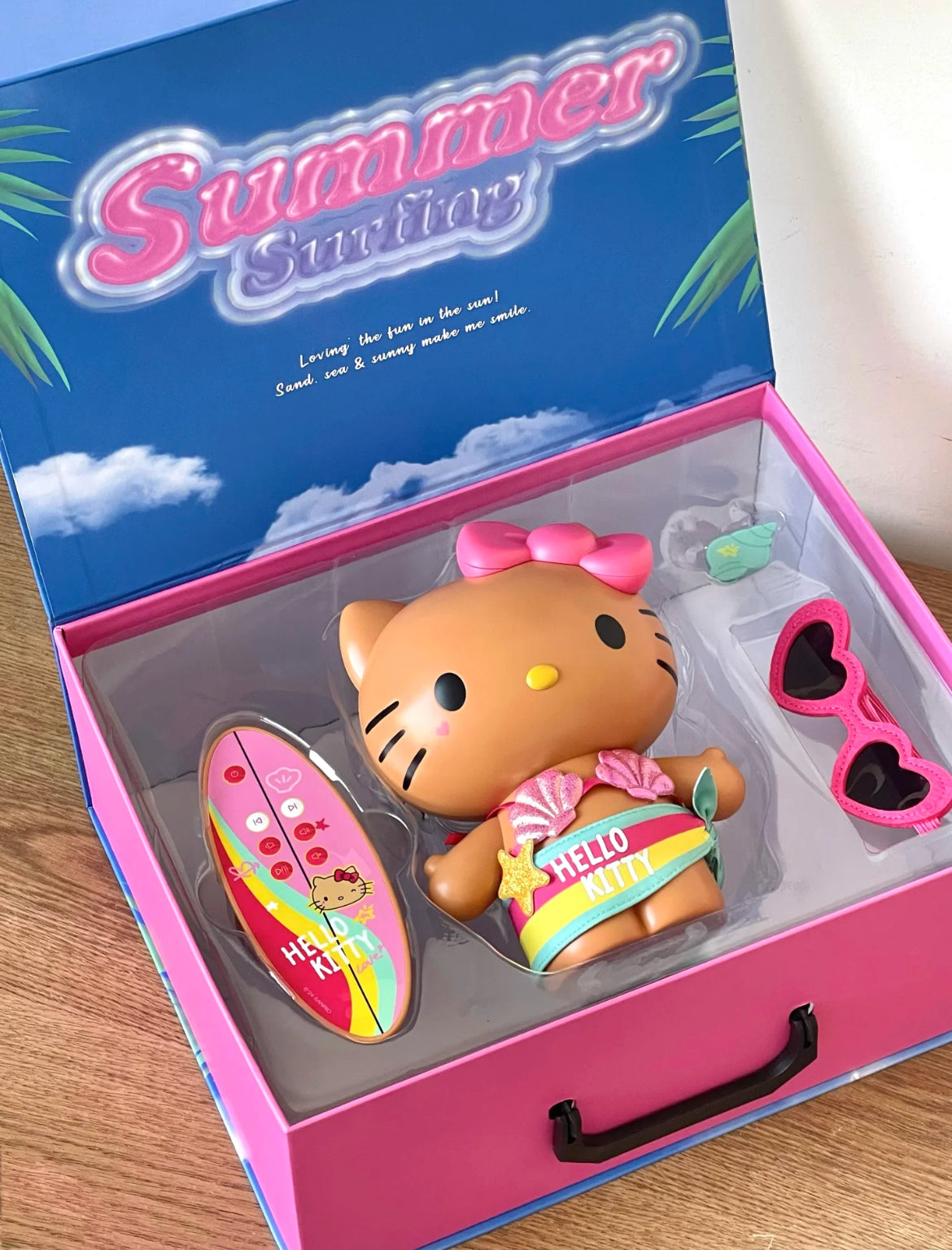 Hello Kitty Bluetooth  Speaker Beach Surfing gift box