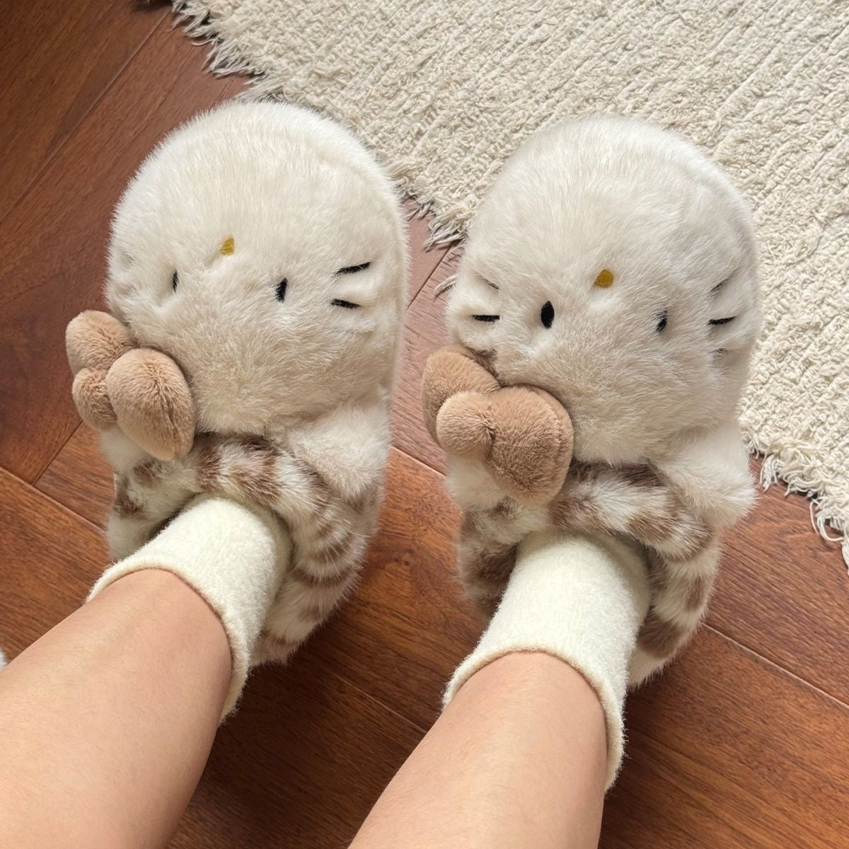 HK closed-toe slippers for warmth