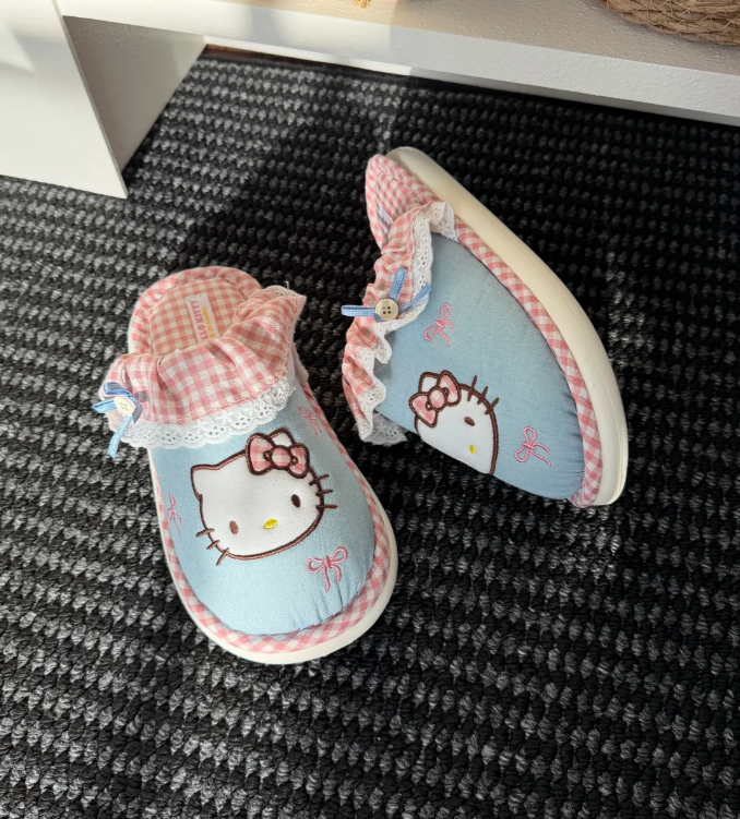 HK lace-trimmed slippers