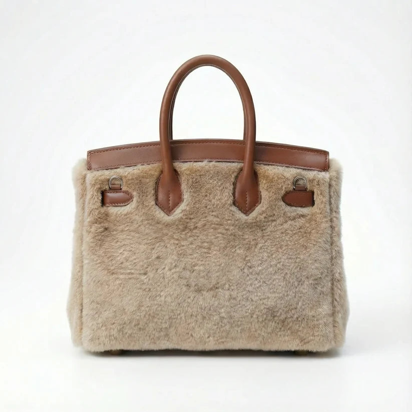 Plush and fluffy handbag/crossbody bag