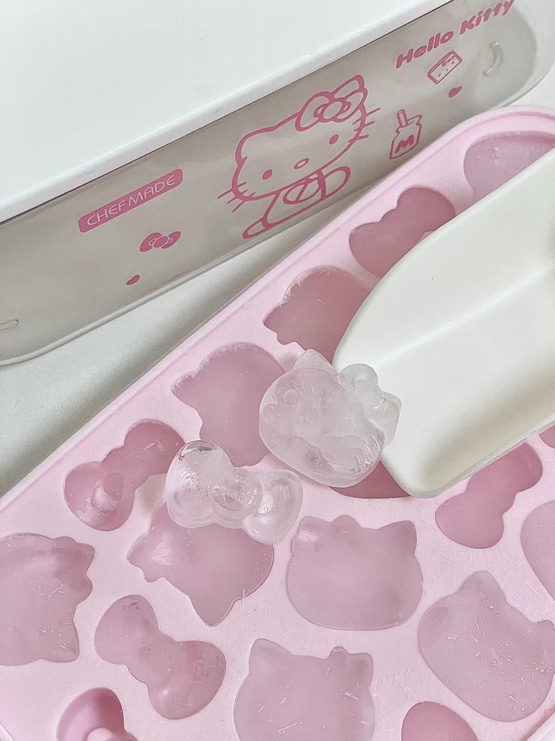 Hello Kitty Shaped Ice Cube Tray with Lid and Bin (with Scoop)