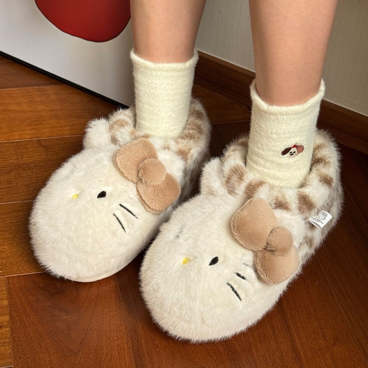 HK closed-toe slippers for warmth