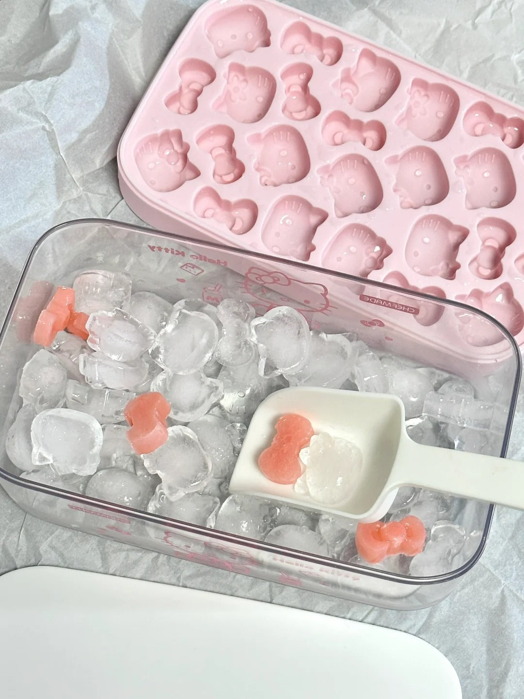 Hello Kitty Shaped Ice Cube Tray with Lid and Bin (with Scoop)