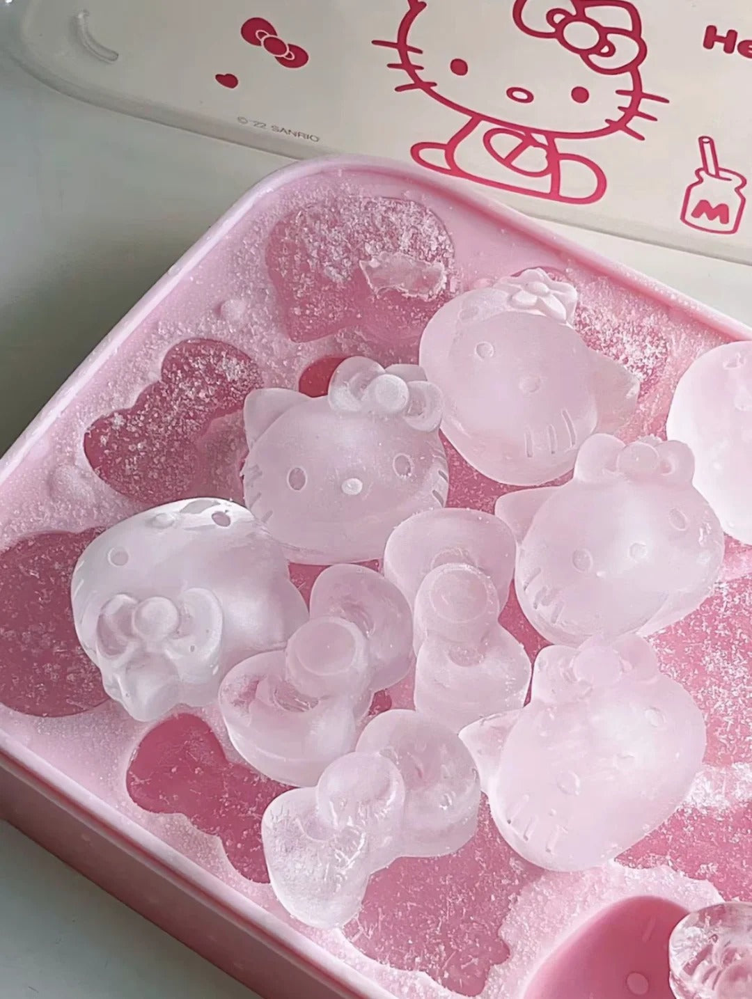 Hello Kitty Shaped Ice Cube Tray with Lid and Bin (with Scoop)